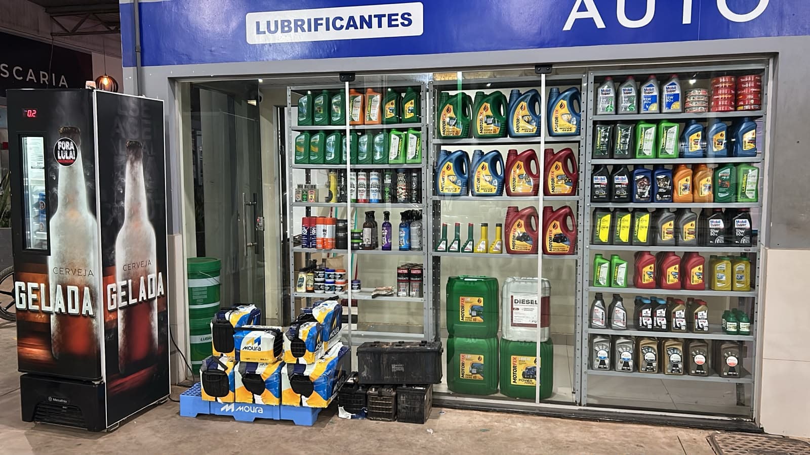 Setor de lubrificantes e produtos automotivos do posto